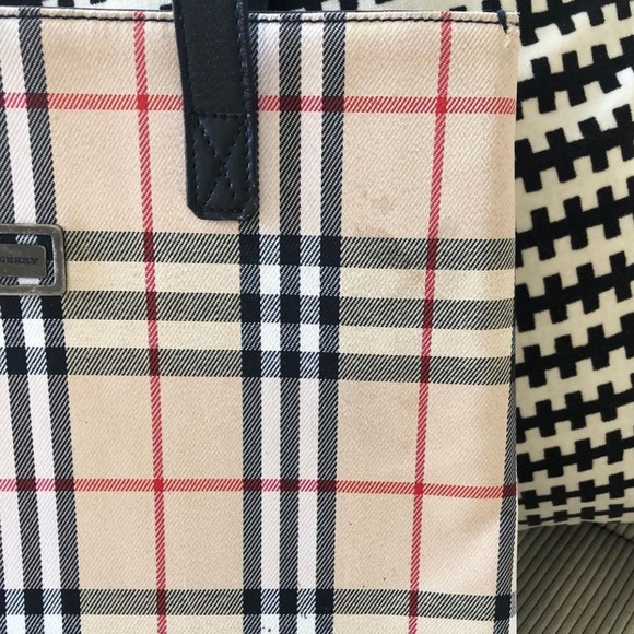 Authentic Burberry Nova Check Tote - Picture 2 of 3